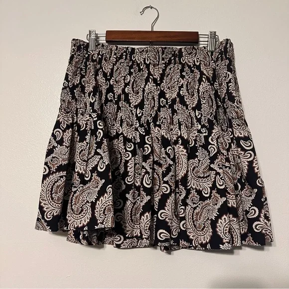 Anthro Eula Pintucked Skirt Paisley Black White Cream size Medium - Picture 3 of 7